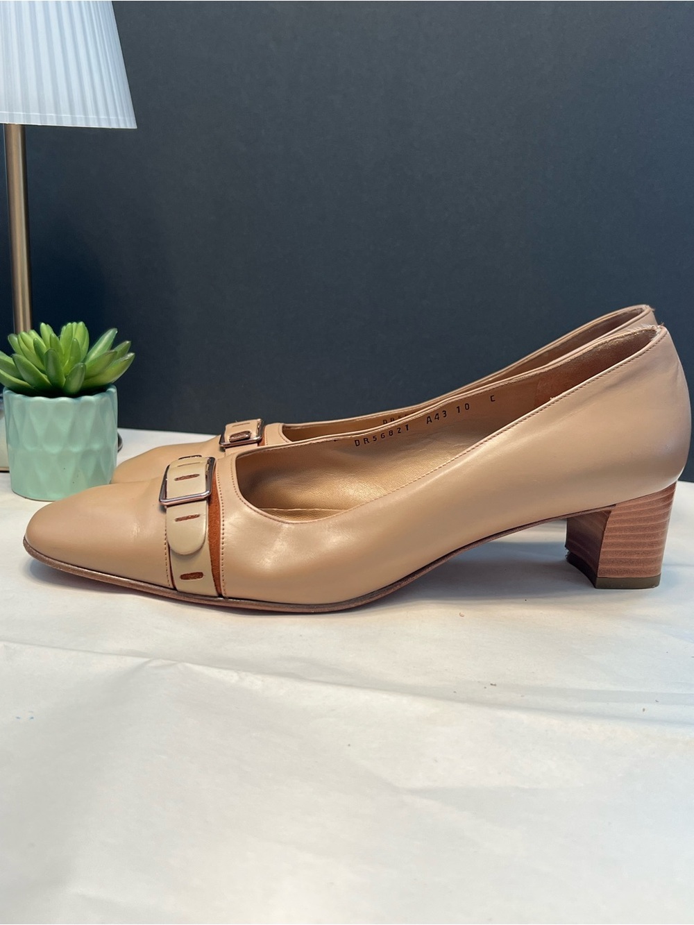 Salvatore Ferragamo Vintage Beige Leather Buckle Pumps - Picture 2 of 12